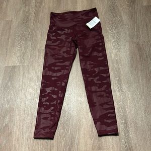 NWT Old Navy Active Go Dry Camo Design Leggings